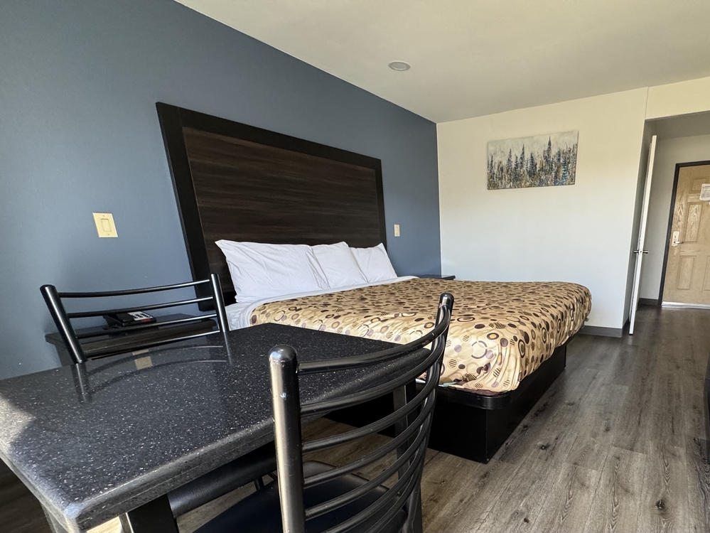 1 King Bed Non Smoking